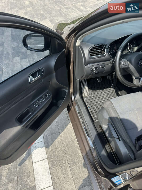 Універсал Volkswagen Golf 2011 в Луцьку