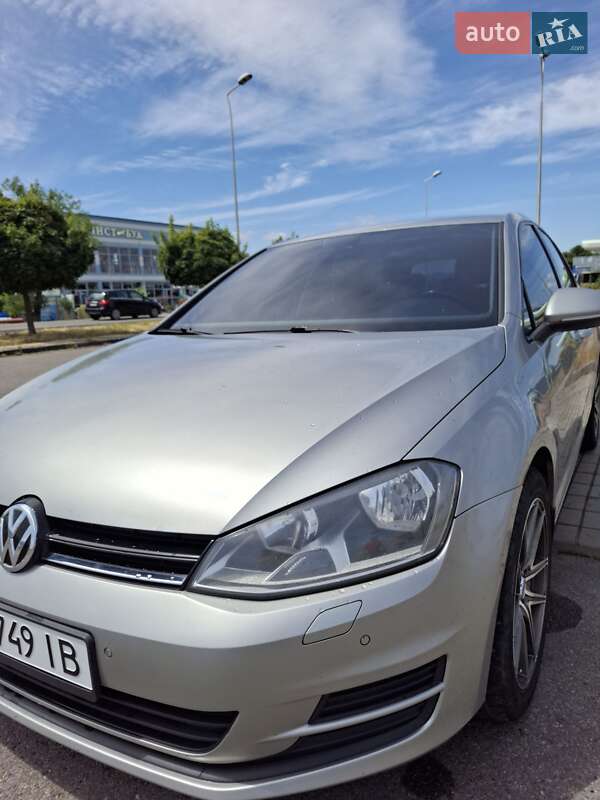 Хэтчбек Volkswagen Golf 2012 в Тячеве