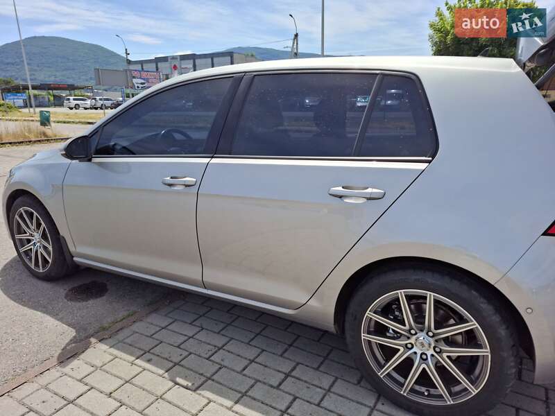 Хэтчбек Volkswagen Golf 2012 в Тячеве