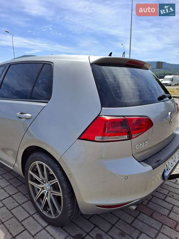 Хэтчбек Volkswagen Golf 2012 в Тячеве