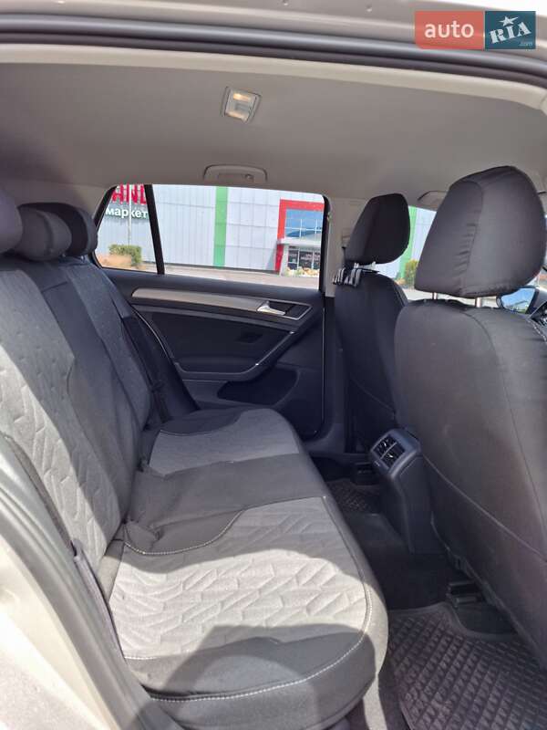 Хэтчбек Volkswagen Golf 2012 в Тячеве