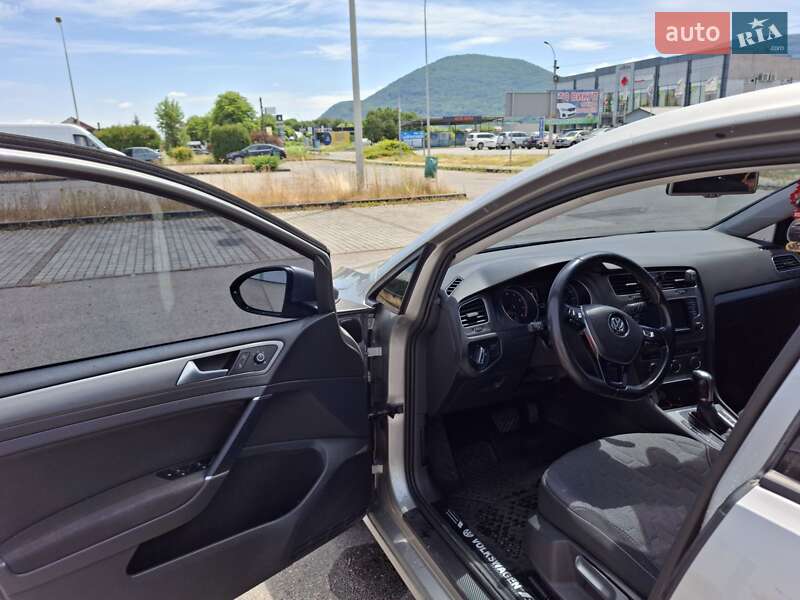 Хэтчбек Volkswagen Golf 2012 в Тячеве