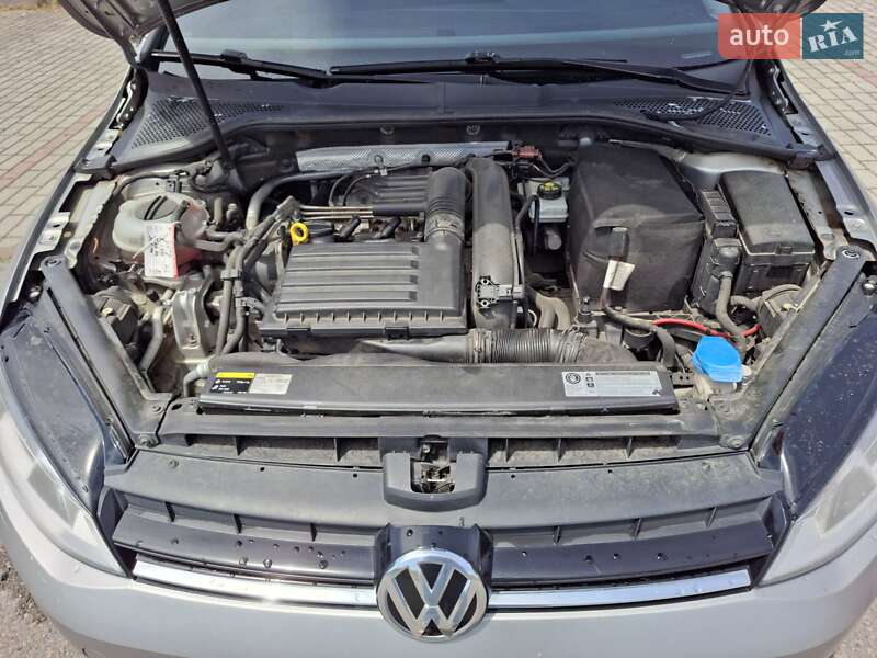Хэтчбек Volkswagen Golf 2012 в Тячеве