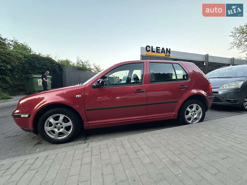 Хетчбек Volkswagen Golf 2003 в Львові
