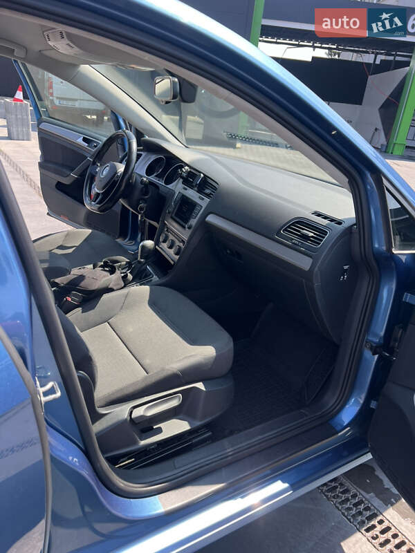 Універсал Volkswagen Golf 2015 в Чернівцях