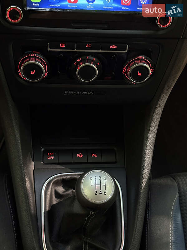 Хетчбек Volkswagen Golf 2010 в Ужгороді