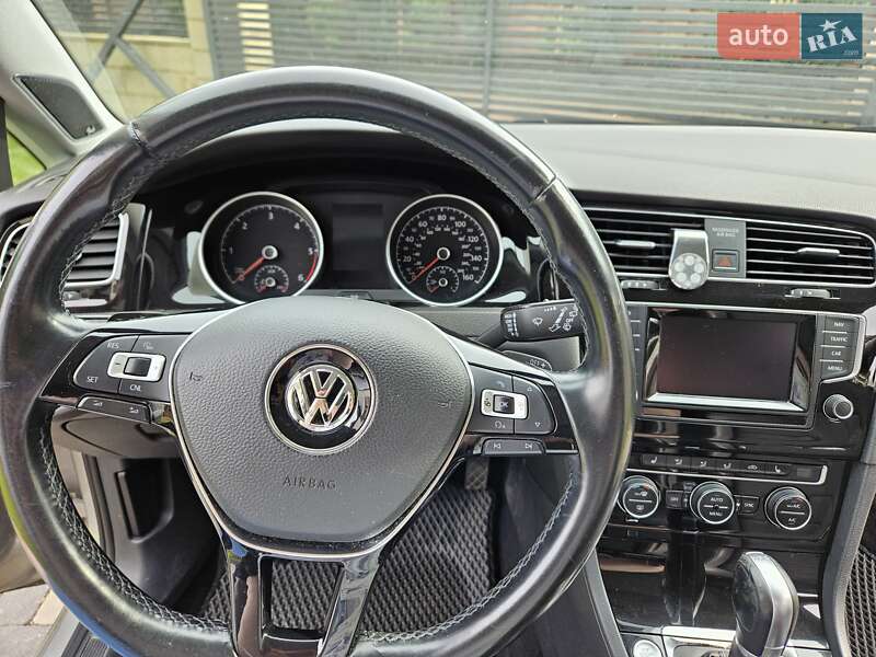 Універсал Volkswagen Golf 2015 в Івано-Франківську