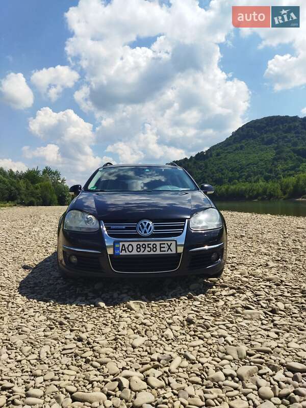 Универсал Volkswagen Golf 2008 в Хусте