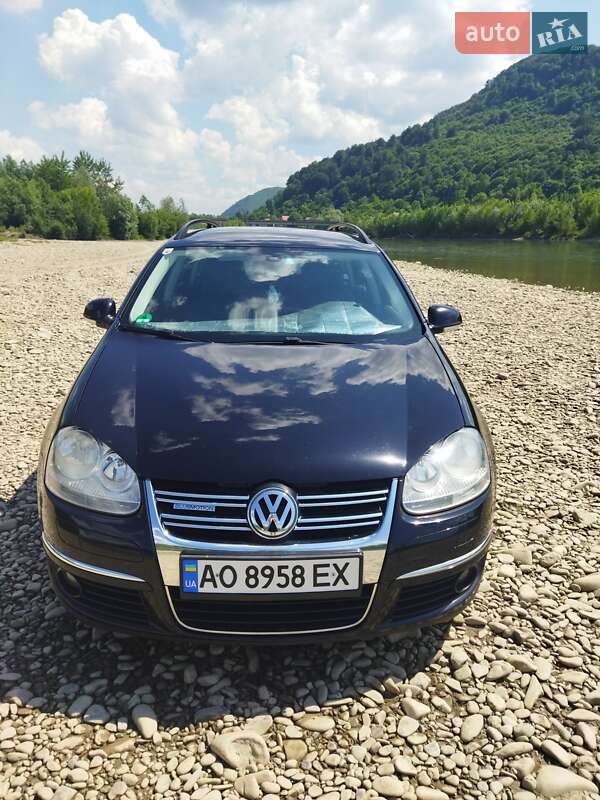 Универсал Volkswagen Golf 2008 в Хусте
