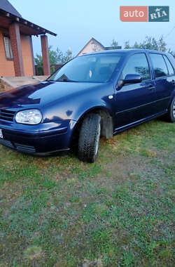 Хетчбек Volkswagen Golf 2002 в Сарнах