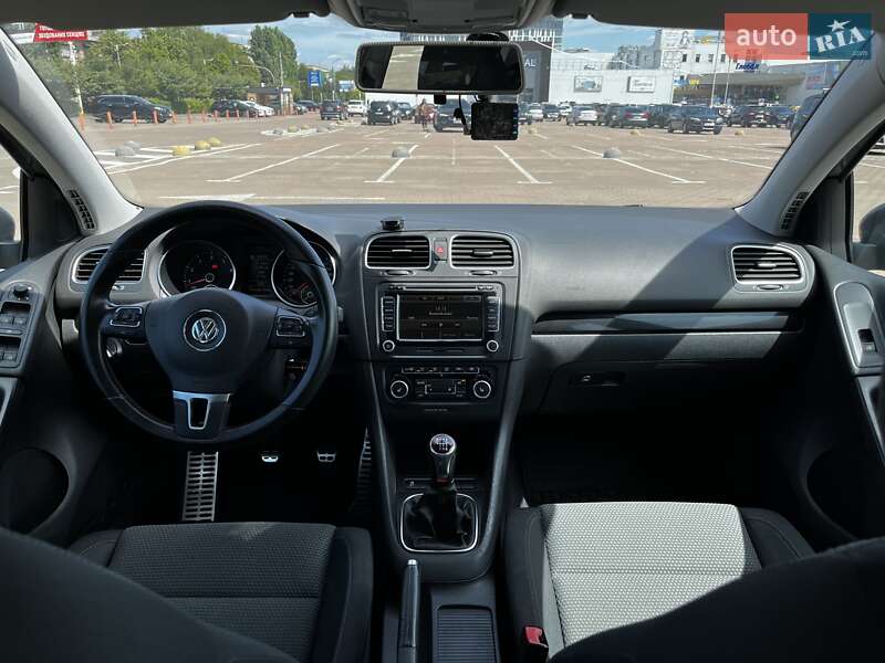 Хэтчбек Volkswagen Golf 2012 в Киеве