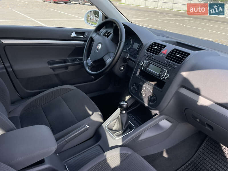 Універсал Volkswagen Golf 2009 в Луцьку