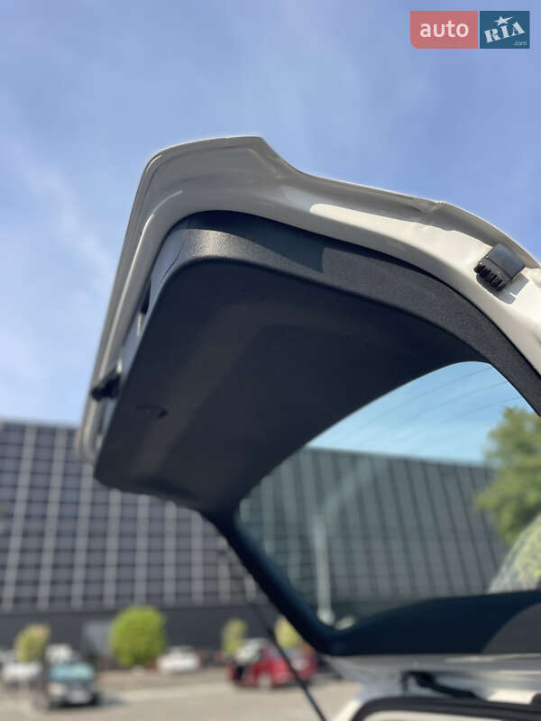 Універсал Volkswagen Golf 2009 в Луцьку