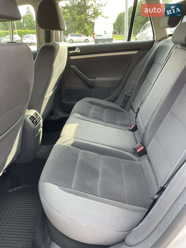 Універсал Volkswagen Golf 2009 в Луцьку