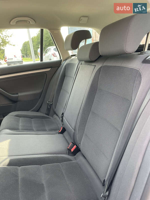 Універсал Volkswagen Golf 2009 в Луцьку