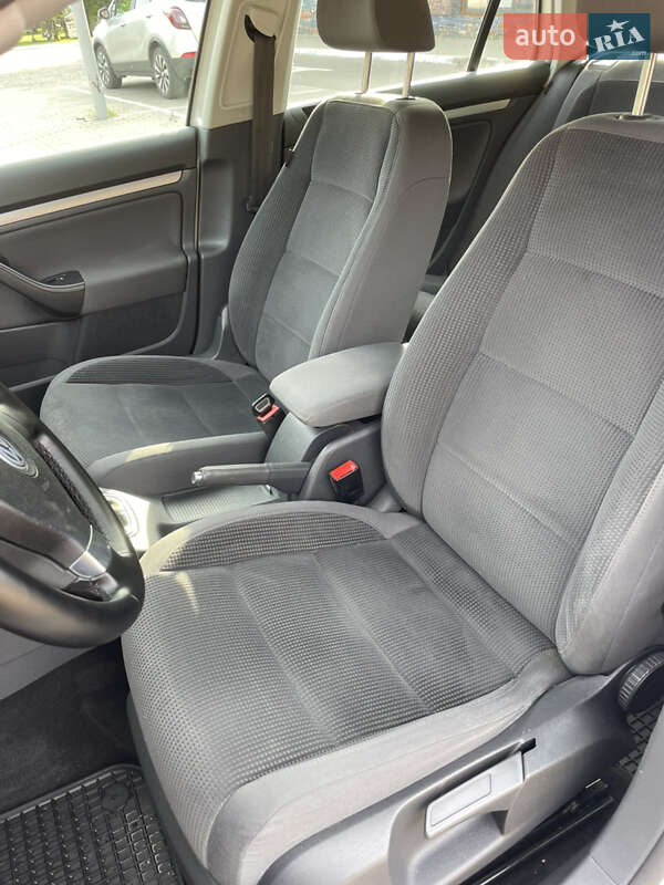 Універсал Volkswagen Golf 2009 в Луцьку