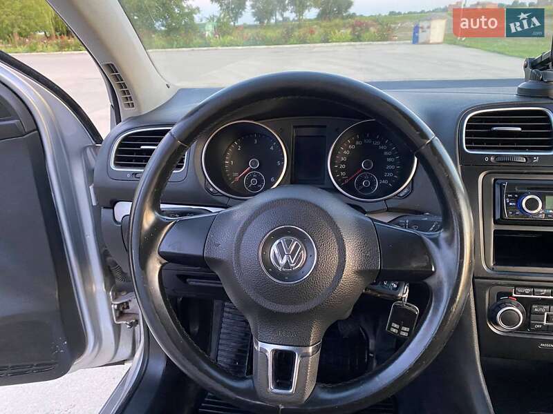 Хетчбек Volkswagen Golf 2009 в Монастирищеві