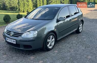 Хетчбек Volkswagen Golf 2005 в Житомирі