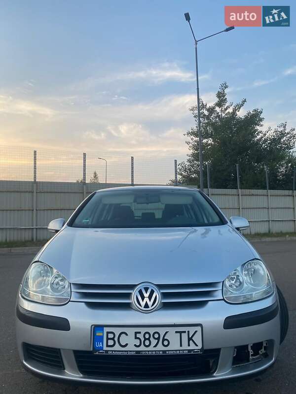 Хетчбек Volkswagen Golf 2005 в Львові