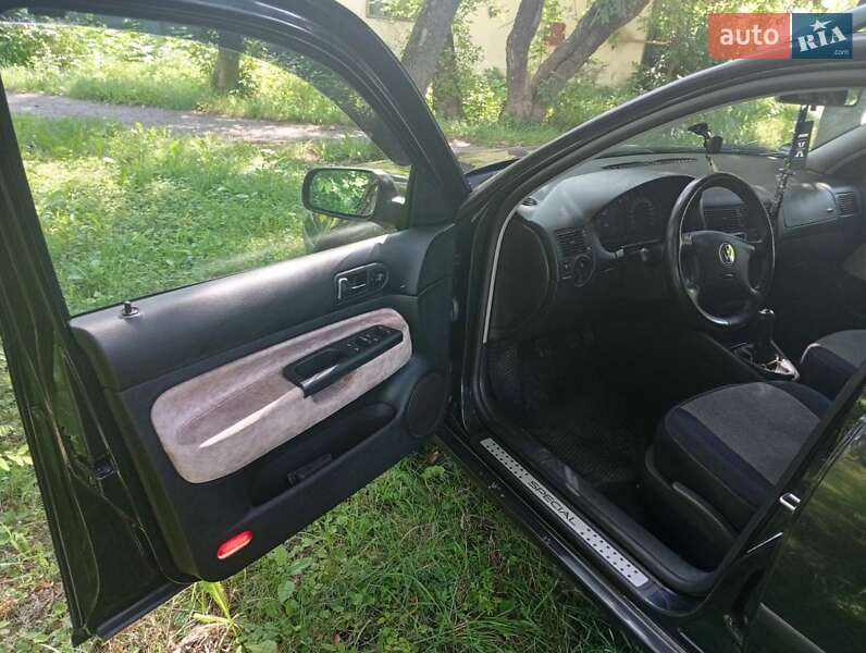 Універсал Volkswagen Golf 2001 в Хотині