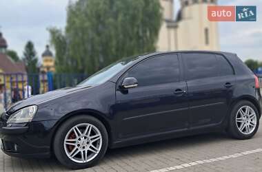 Хетчбек Volkswagen Golf 2004 в Шептицькому