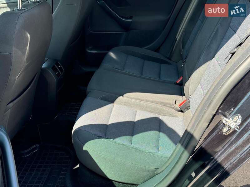 Універсал Volkswagen Golf 2011 в Вінниці