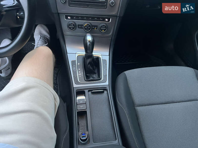 Хэтчбек Volkswagen Golf 2012 в Киеве фото 16 Хэтчбек Volkswagen Golf 2012 в Киеве