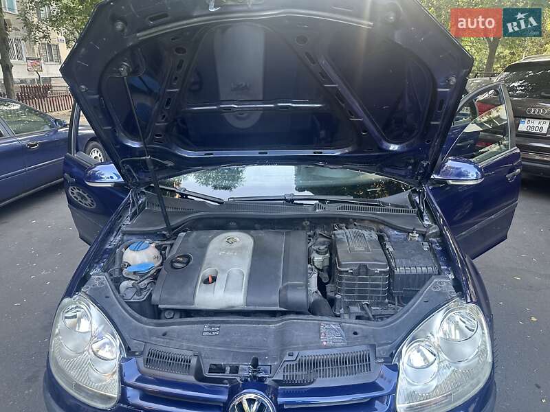 Хетчбек Volkswagen Golf 2005 в Одесі