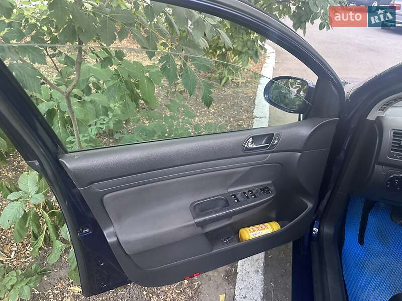 Хетчбек Volkswagen Golf 2005 в Одесі