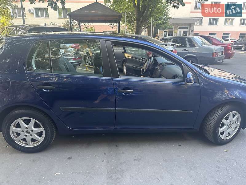 Хетчбек Volkswagen Golf 2005 в Одесі