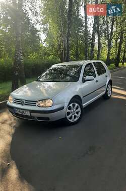 Хетчбек Volkswagen Golf 2002 в Чернівцях