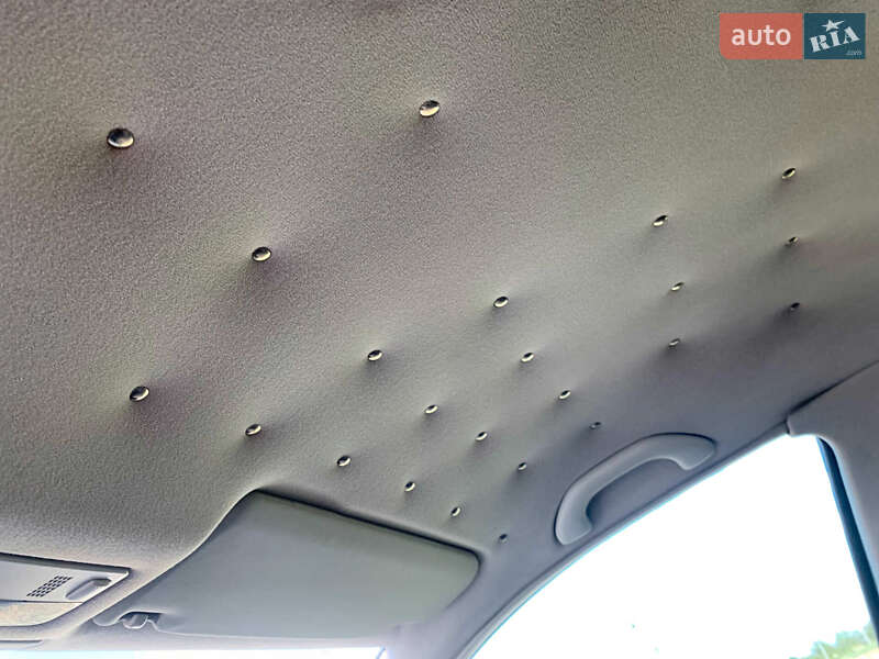 Хетчбек Volkswagen Golf 2003 в Роздільній