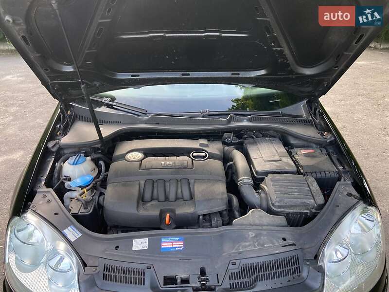 Хетчбек Volkswagen Golf 2005 в Кременці