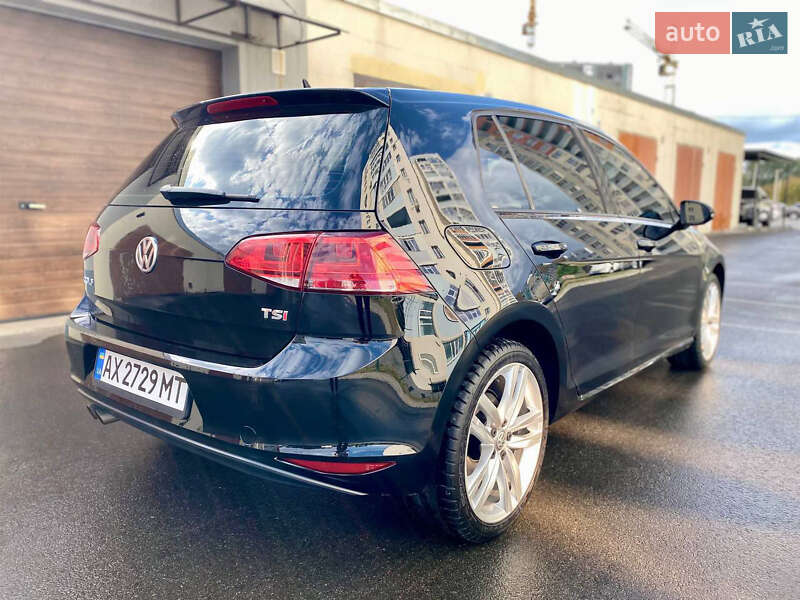 Хэтчбек Volkswagen Golf 2017 в Киеве