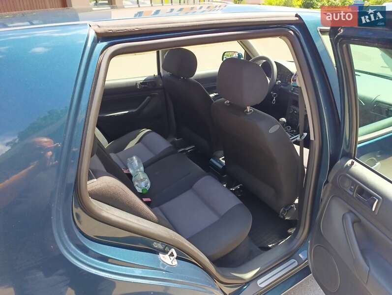 Хетчбек Volkswagen Golf 2001 в Дніпрі