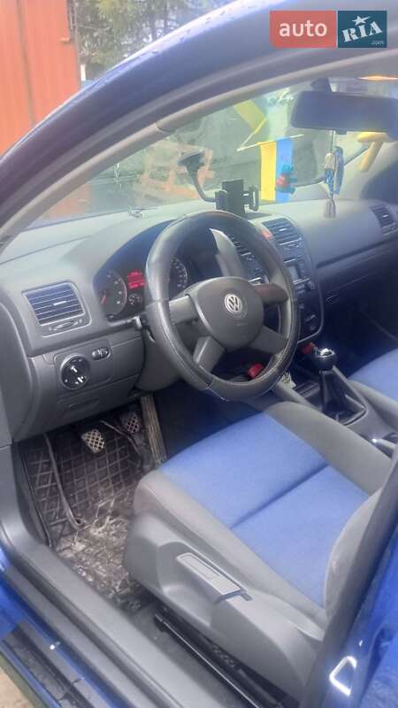 Хетчбек Volkswagen Golf 2005 в Горохові