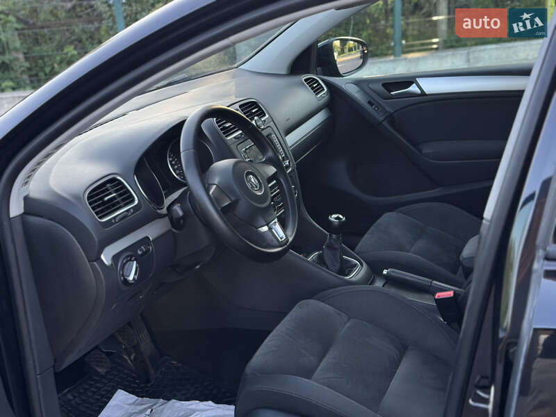 Хэтчбек Volkswagen Golf 2010 в Дрогобыче