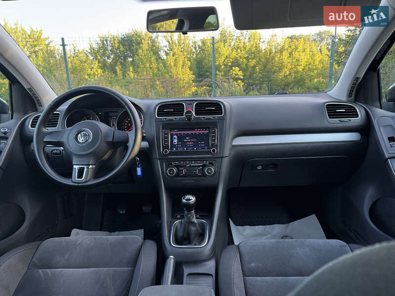 Хэтчбек Volkswagen Golf 2010 в Дрогобыче