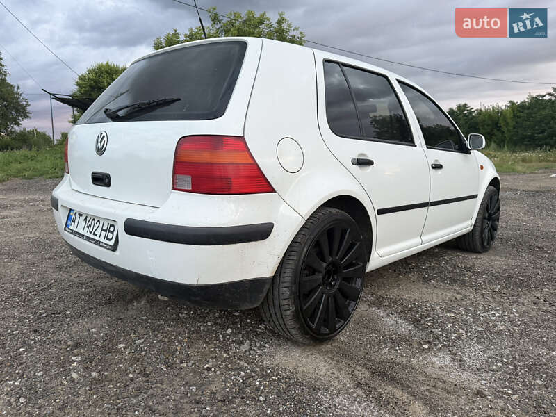 Хетчбек Volkswagen Golf 1998 в Кіцмані
