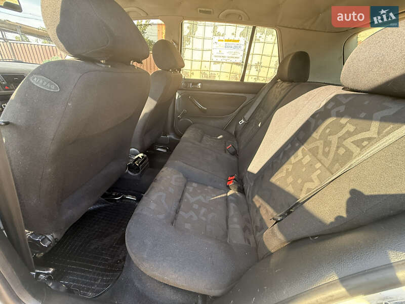 Хетчбек Volkswagen Golf 1998 в Кіцмані