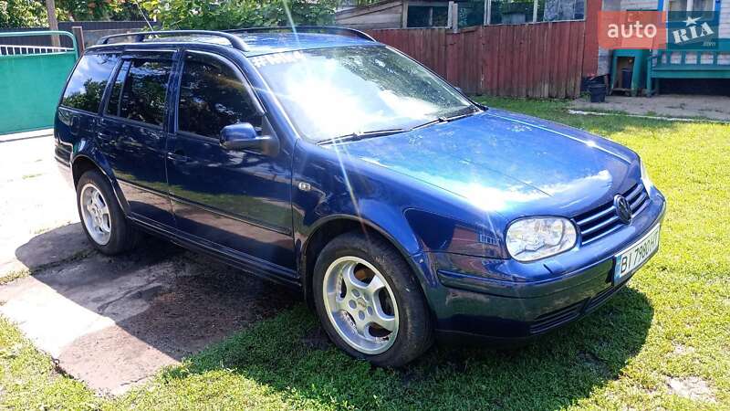 Універсал Volkswagen Golf 2004 в Умані