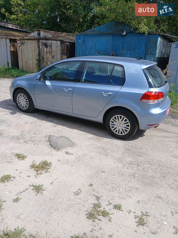 Хэтчбек Volkswagen Golf 2010 в Полтаве