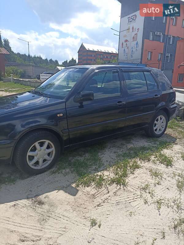 Хэтчбек Volkswagen Golf 1996 в Киеве
