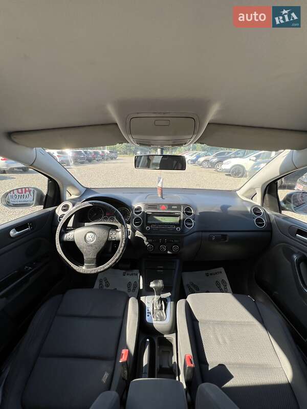 Хетчбек Volkswagen Golf 2005 в Черкасах