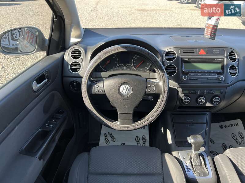 Хетчбек Volkswagen Golf 2005 в Черкасах
