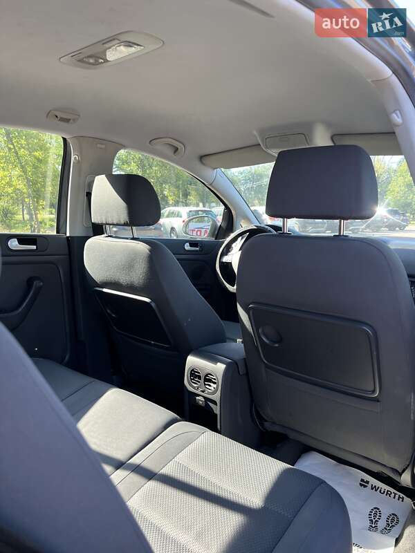 Хетчбек Volkswagen Golf 2005 в Черкасах