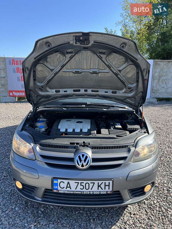 Хетчбек Volkswagen Golf 2005 в Черкасах