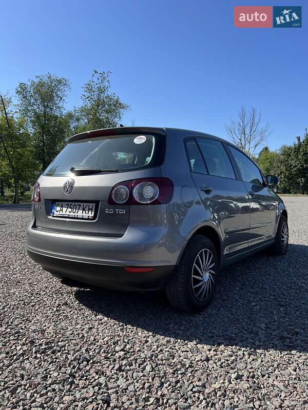 Хетчбек Volkswagen Golf 2005 в Черкасах