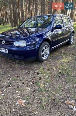 Хэтчбек Volkswagen Golf 2003 в Сумах