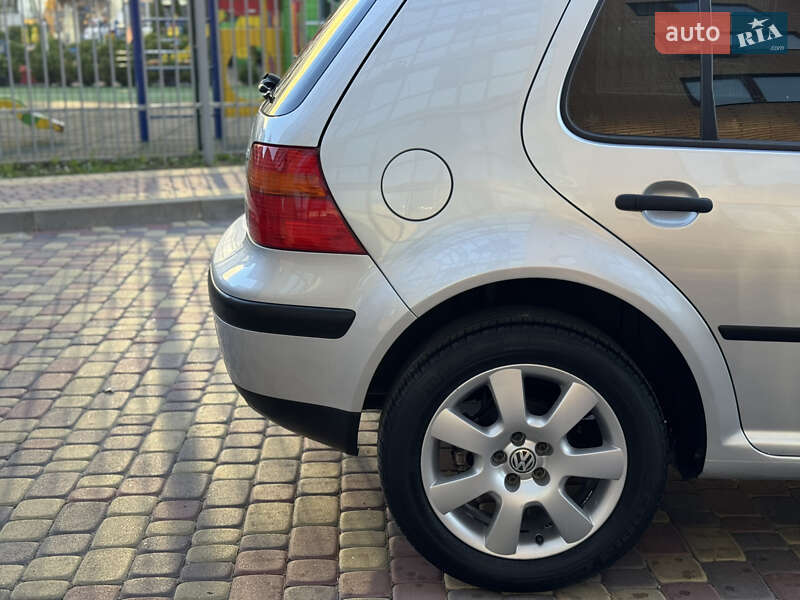 Хетчбек Volkswagen Golf 2001 в Вінниці